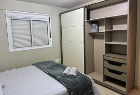 Apartamento com churrasqueira Centro 1 min do lago